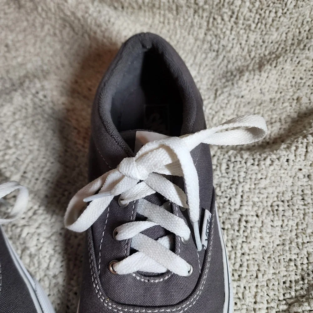 VANS  Pewter Gray Canvas Sneakers Shoes Youth Size 5 Lace Up Comfort